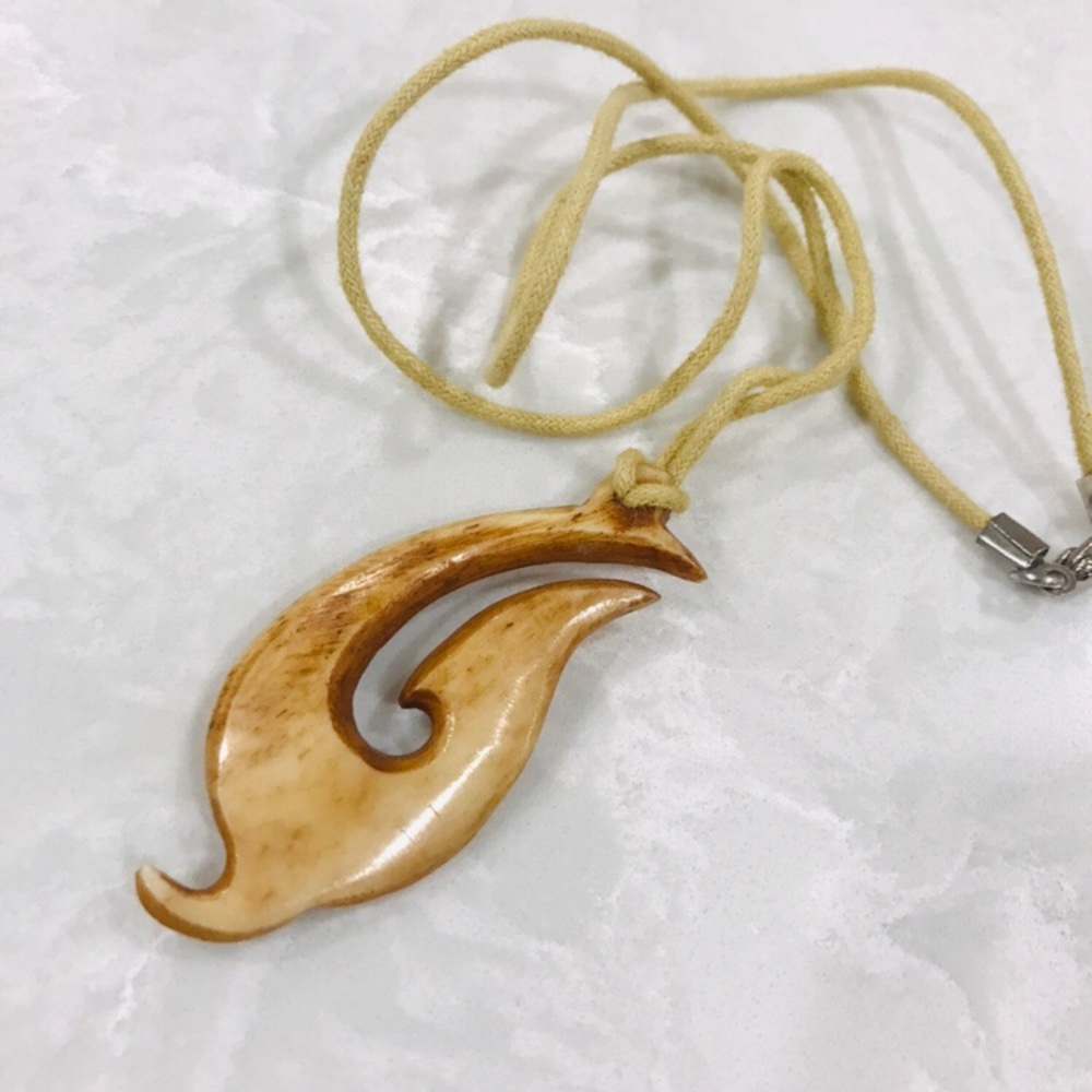 Wooden fishing hook necklace - Picture 3 of 4